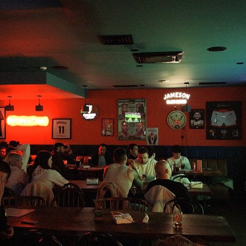 guests-watching-live